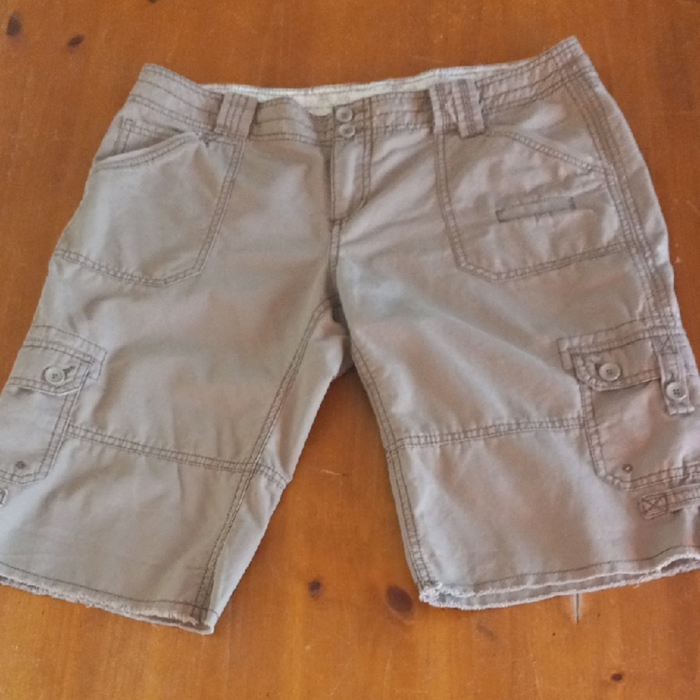Maurices Khaki Y2K Utility Bermuda Shorts Womans 11/12